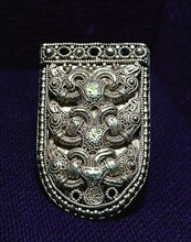 Buckle end in gold repousse