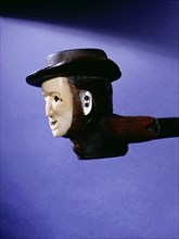 Pipe in the form of the head of a sailor wearing a broad brimmed hat