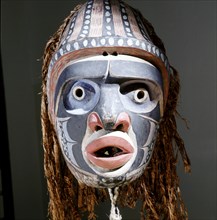 Mask with humanoid face