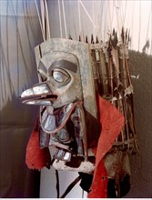 Ceremonial headdress in the shape of a raven and decorated with inlaid haliotis shell