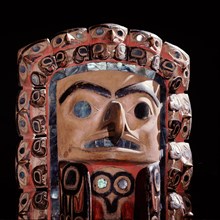 Frontlet representing a raven or a hawk with its characteristic downward turning beak