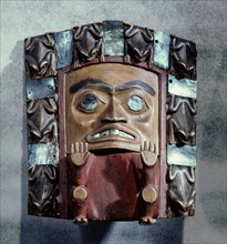 Head plaque with frog totems