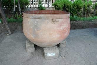 Ceramic vessel used to store grain or corn beer chicha, or sometimes even for cooking