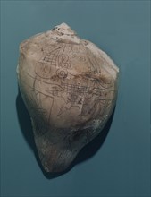 Conch shell decorated with an incised design