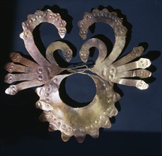 Nazca headdress or pectoral of hammered gold surrounded by machakway serpents