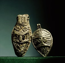 Pendants depicting Viking heroes