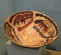Polychrome bowl with naturalistic fox images