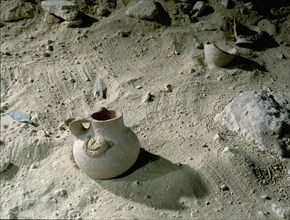 Numerous jars embellished with snakes, as well as small bronze snakes have been found at the Mount of Serpents at al Qusais, thought to be a place of worship dating to the 1st millenium BC