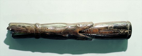 A socketed ivory shaft head for harpoon