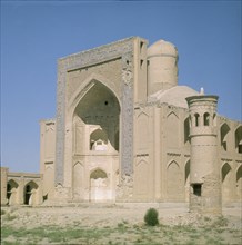 The Chor Bakhr ensemble and minaret