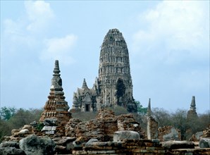 The temple ruins of Wat Chaiwatthanaram