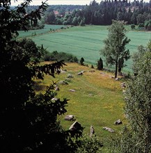 Burial site with outline of a ship in stones