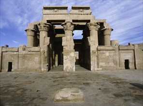 View of the double temple, dedicated to the gods Sebek and Haroeris 'Horus the Elder' at Kom Ombo