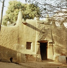 A house made of dried mud in the old part of Kano, one of the major Hausa-Fulani city states of northern Nigeria