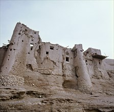 Izad-Khast was a fortified town, now deserted, between Isfahan and Shiraz