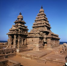The Shore Temple at Mahabalipuram represents the final phase of Pallava art, built in the late 7th century during the reign of Rajasimha