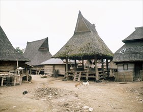 Similar in design to the houses, Karo granaries have a large space within the roof to store the harvest, while the open area beneath is a platform on which women gather to grind rice
