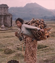 A woman wearing batik garments