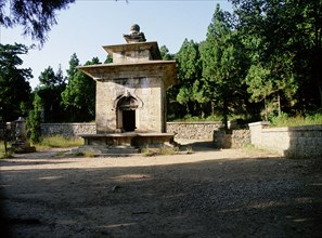 The Lingyansi (Magic Cliff) Temple, founded by the monk Fa Ding in AD 520