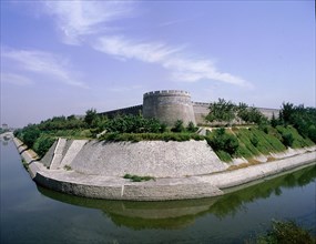 Xian city wall which follows the boundaries of the old Tang imperial city