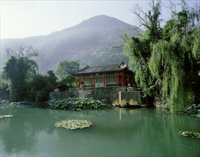Huaqing Hot Springs at the base of Lishan Hill