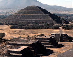 The Pyramid of the Sun with the Pyramids of the Ciudadela in the foreground