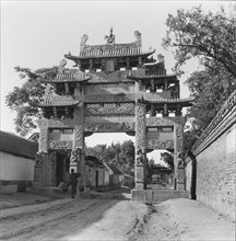 Memorial gate in the Ch'u-fu temple district
