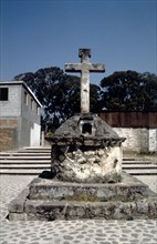 Courtyard cross at the church of La Virgen de la Candelaria, Cuidad Hidalgo