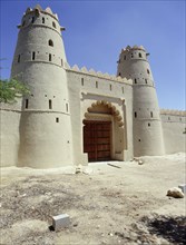 Main entrance , al-'Ain fort, flanked by two towers