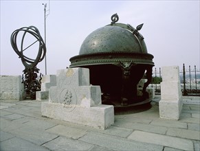 The astronomical instruments that Ferdinard Verbiest constructed for the imperial astronomical observatory of the emperor Qing Kangxi