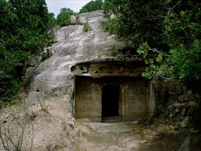 The entrance to one of the cave temples at Tianlong Shan, perched high on the cliff face
