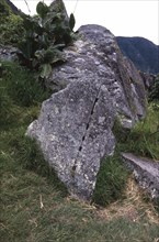 An example of how the Inca split stone