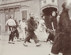 A wealthy Chinese funeral procession
