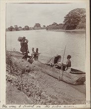 Canoe transport on the River Juba