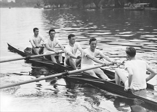 Yanks And Brits Race On Thames