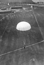 Willi Ruge Parachute Photos
