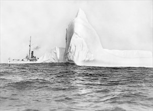 Coast Guard Tracks Icebergs