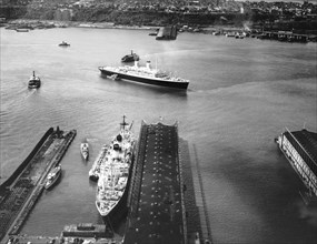 SS Independence And La Guardia