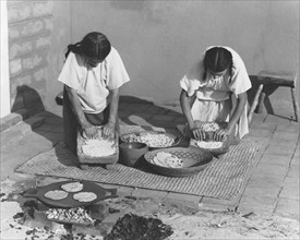 Indians Making Tortillas