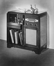 1947 Console Radio