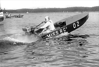 Helen Hentshel of New York wins the Class B Outboard Races