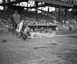 Yankees Lou Gehrig scores head first in the 4th inning