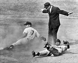 Mickey Mantle Steals Second