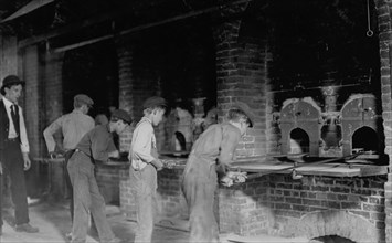 Boys at Lehr, Economy Glass Works 1908