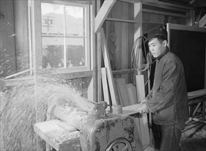 Hidimi Tayenaka (woodworker),  1943