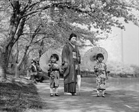 Madam Hiroshi Kawamura & children 1924