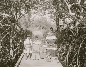 Seminole mother and children 1915