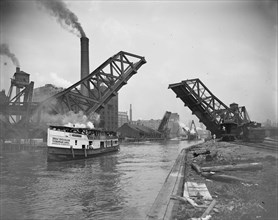 12th St. Bascule Bridge lifts to let excursion boat through 1906
