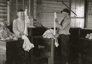 2 of the youngest turners at work at a Hosiery Mill. 1914