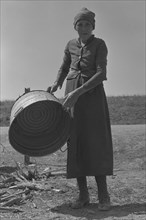 Contracting Grandmother 1939